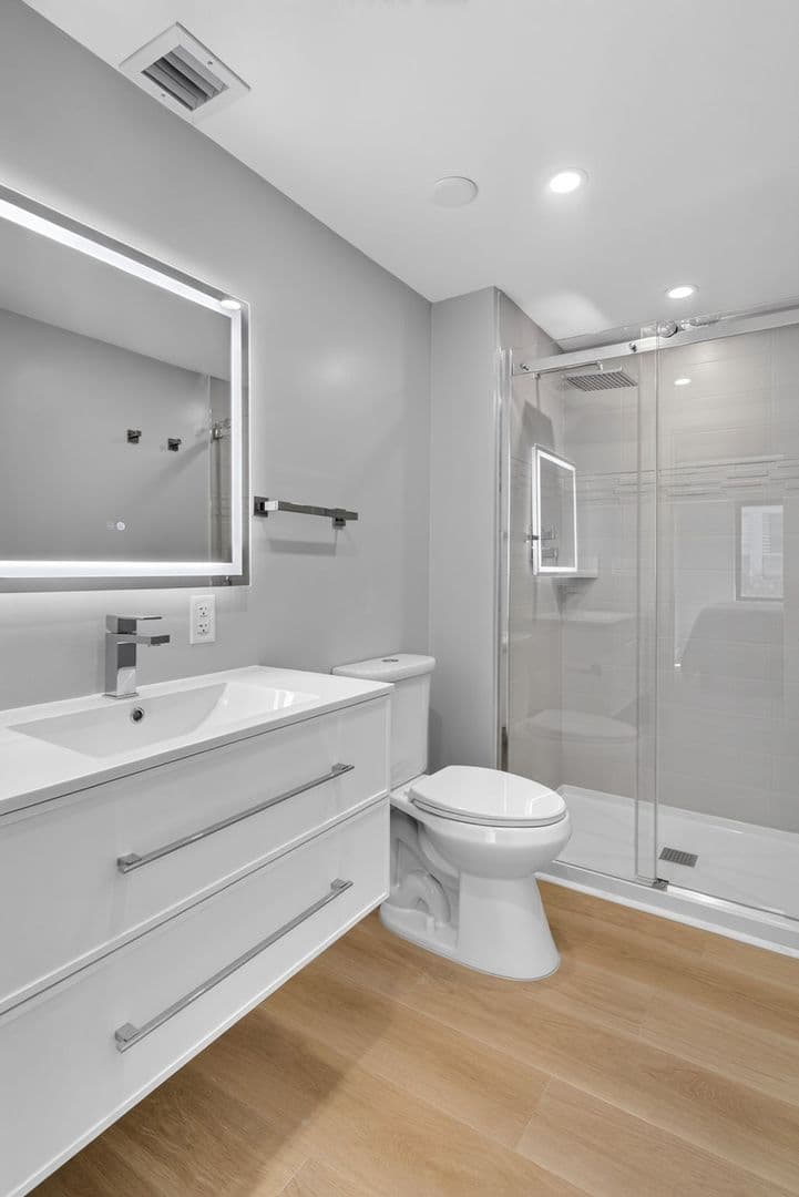 Ithaca Apartment: 201 Oak Avenue