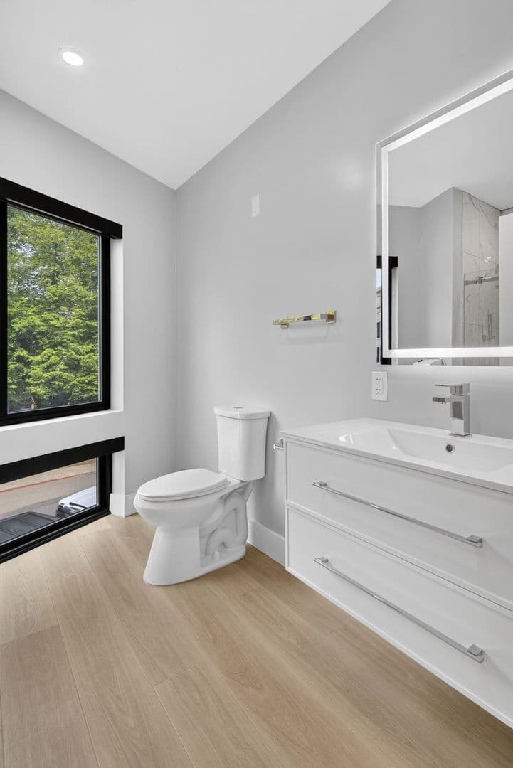 Ithaca Apartment: 201 Oak Avenue