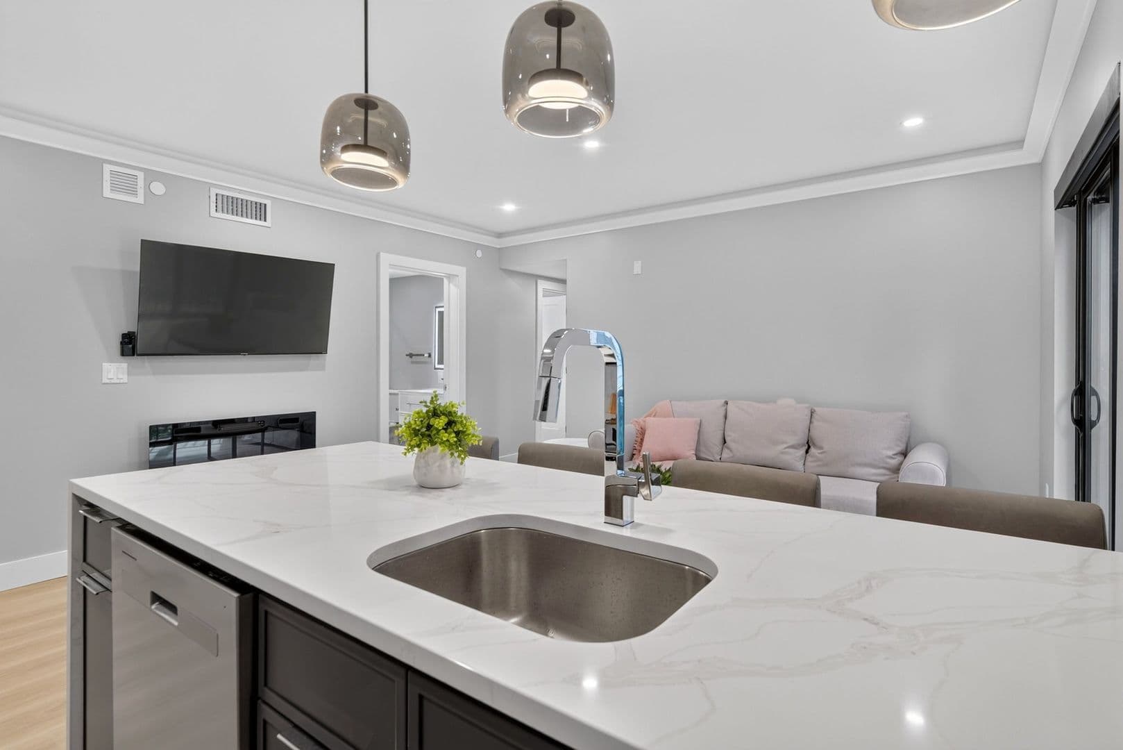 Ithaca Apartment: 201 Oak Avenue