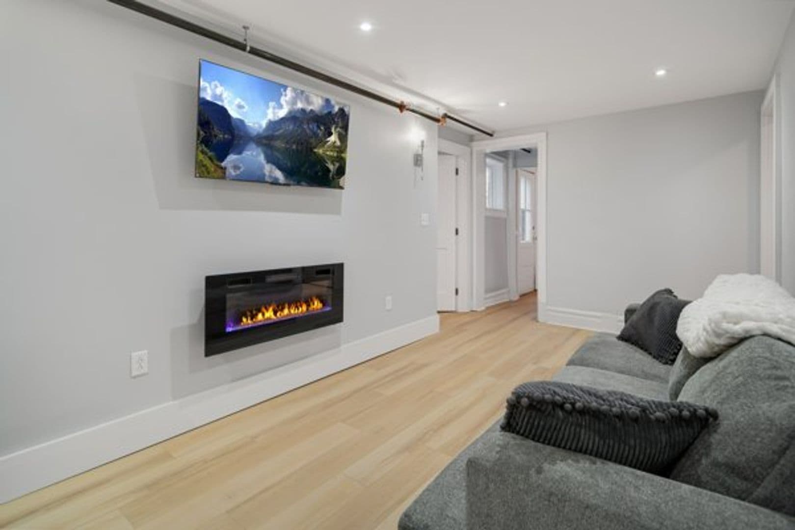 Ithaca Apartment: 702 E State St