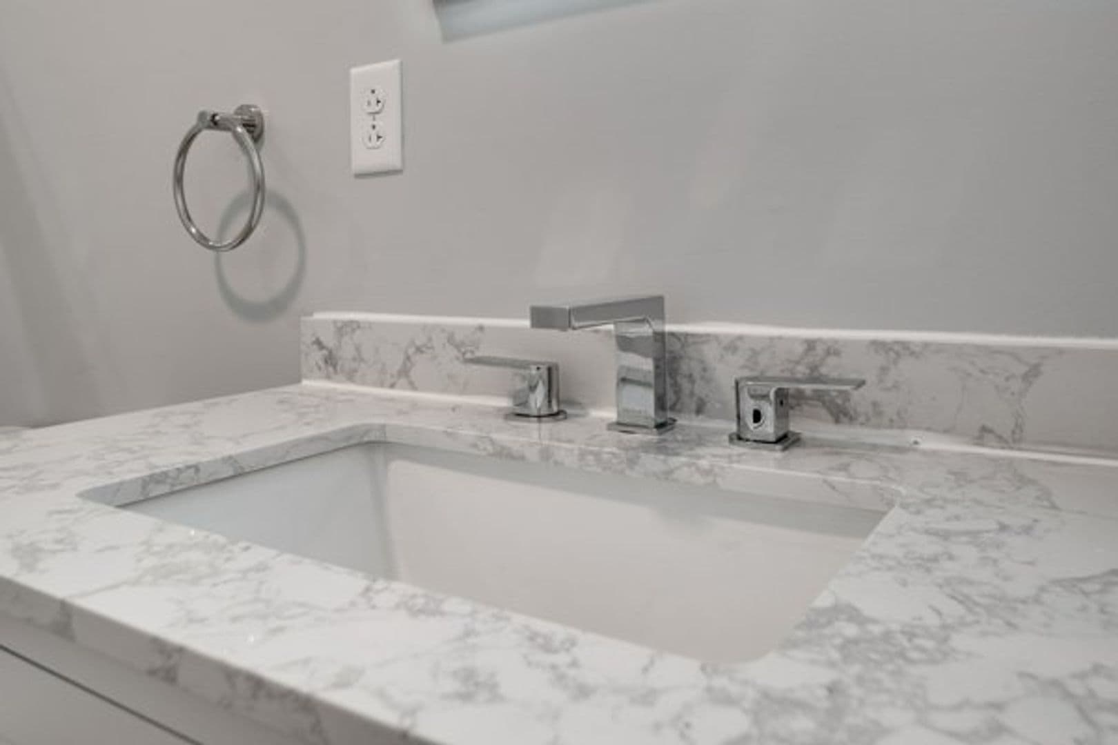 Ithaca Apartment: 504 Stewart Ave