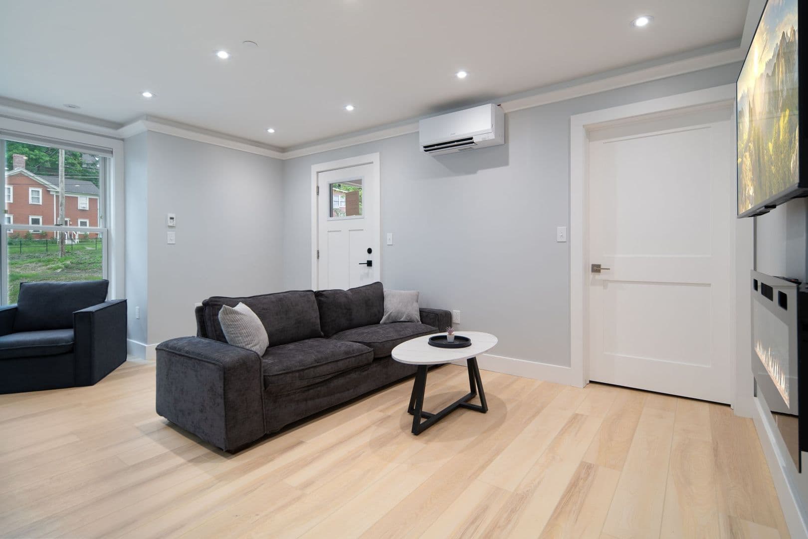 Ithaca Apartment: 601 E State St