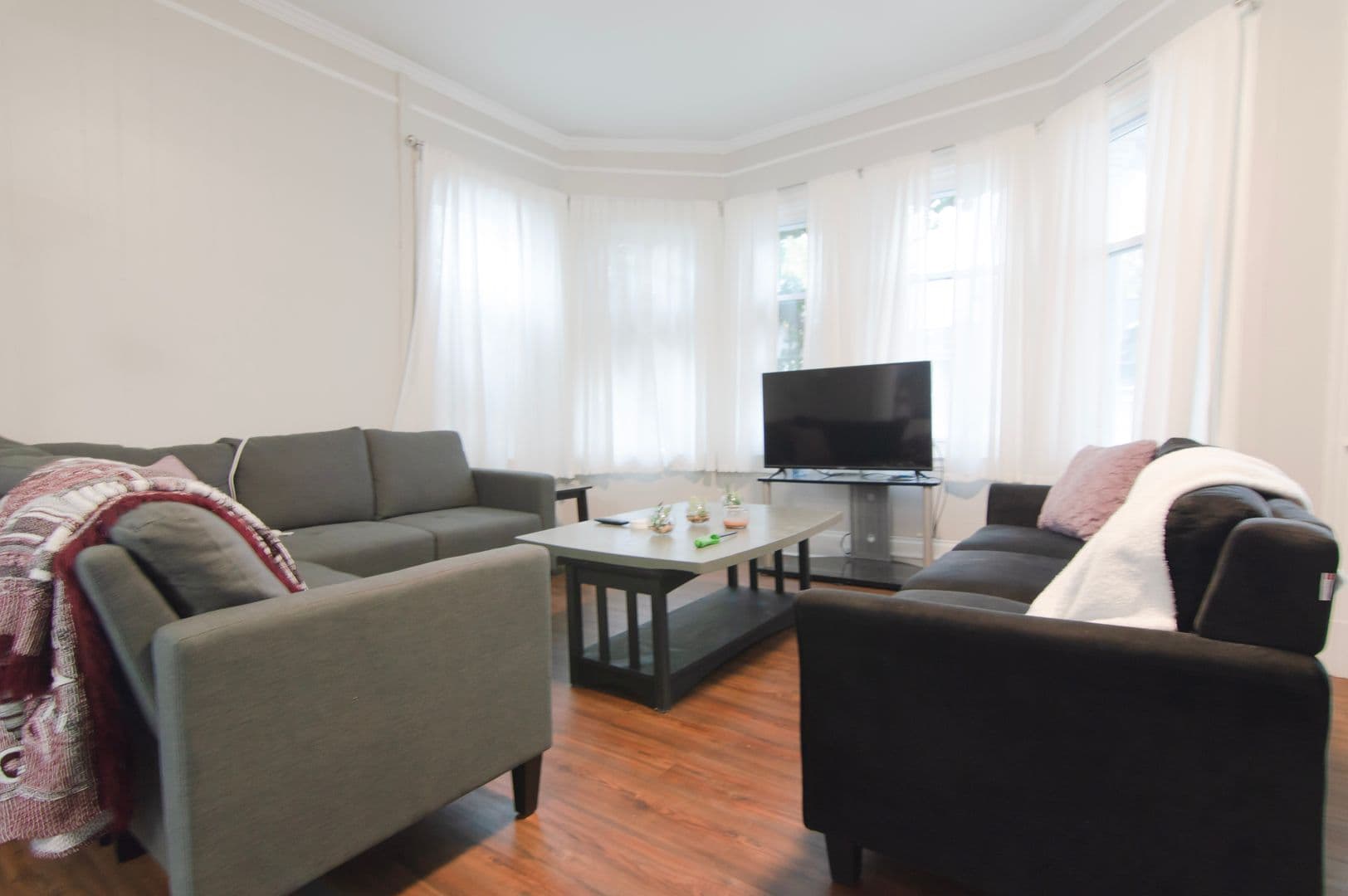 Ithaca Apartment: 311 Farm St