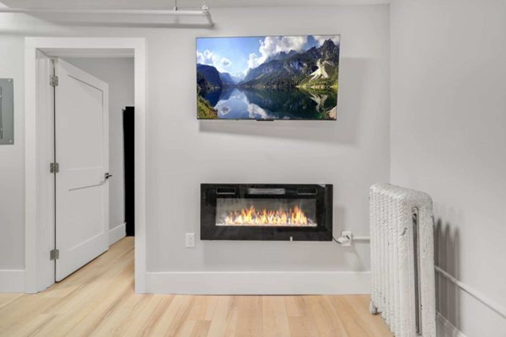 Ithaca Apartment: 210 Delaware Ave
