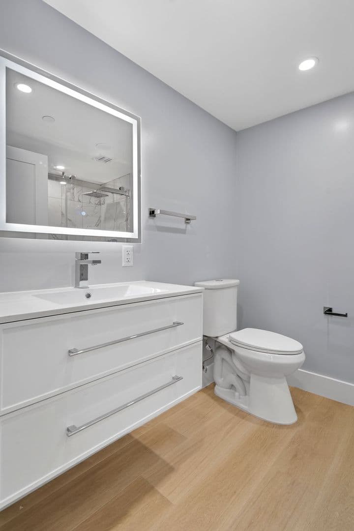 Ithaca Apartment: 201 Oak Avenue