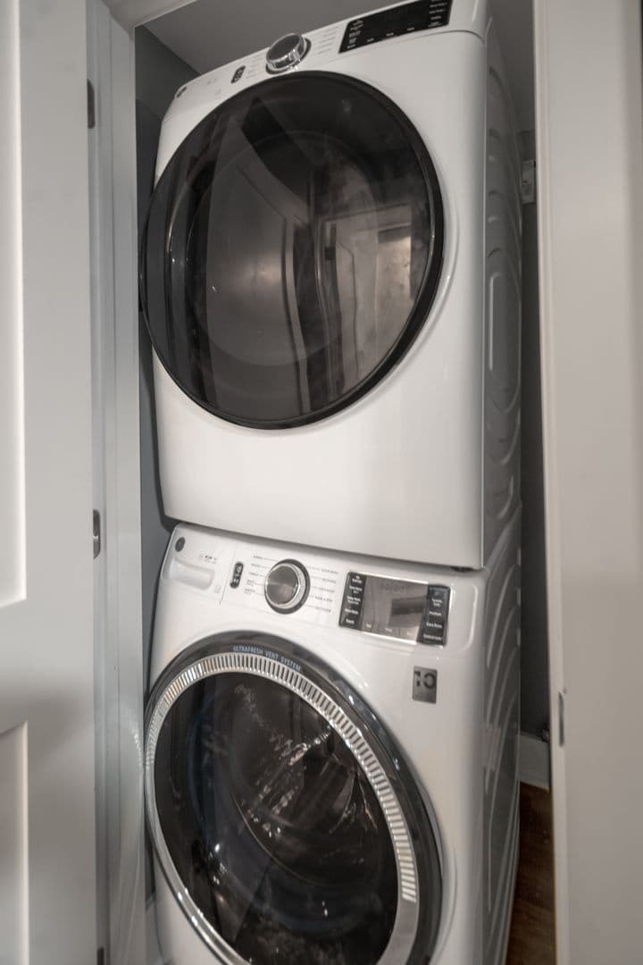 Ithaca Apartment: 518 Linn St