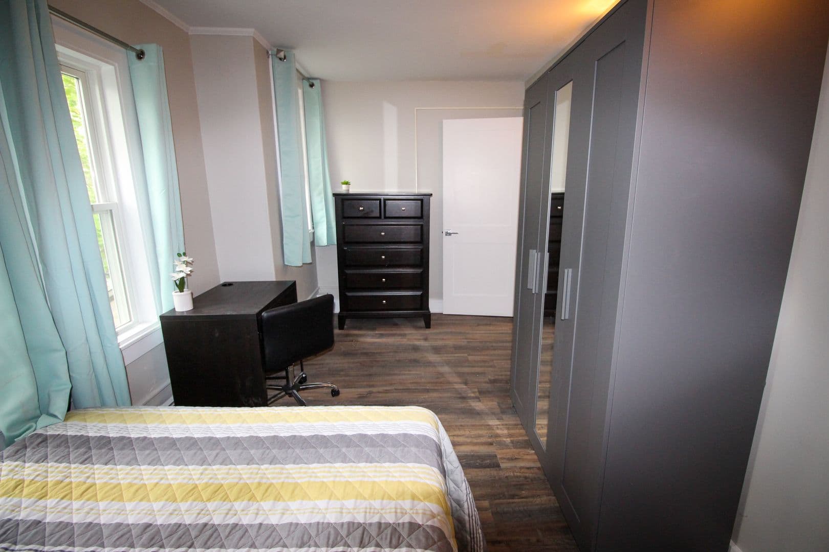 Ithaca Apartment: 522 Stewart Ave