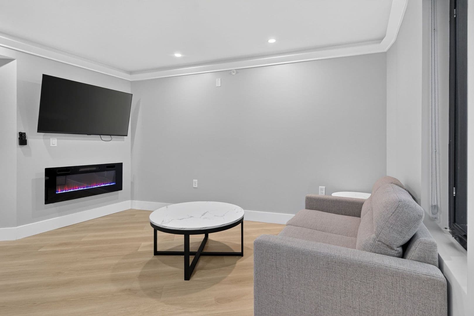 Ithaca Apartment: 201 Oak Avenue