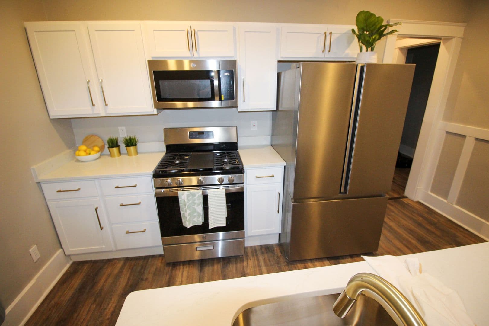 Ithaca Apartment: 613 E State St