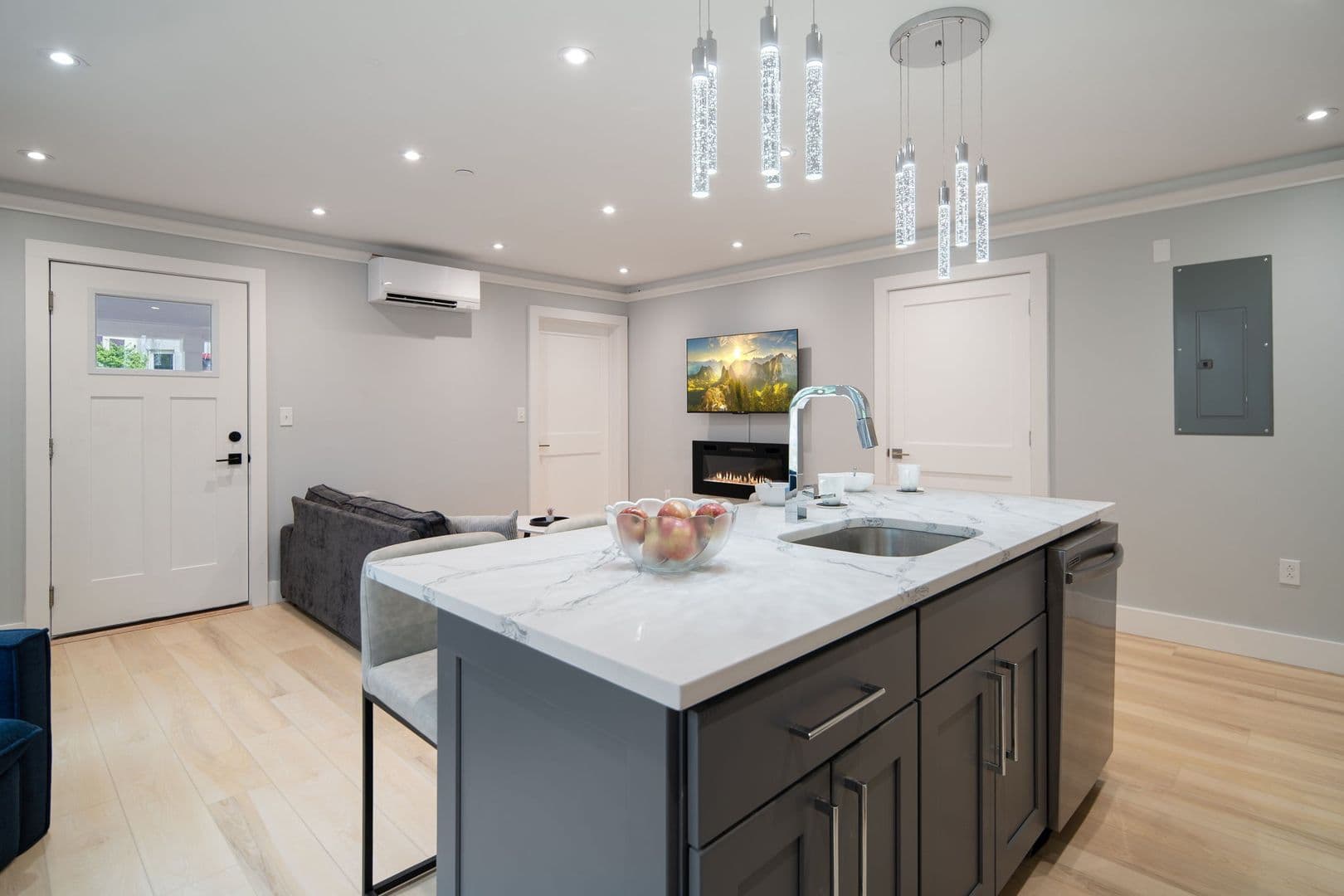 Ithaca Apartment: 601 E State St