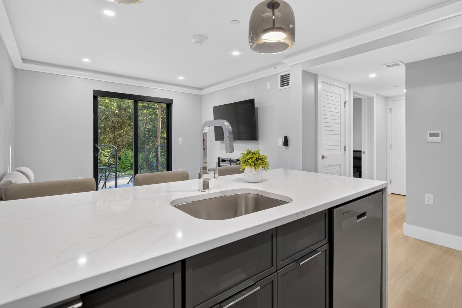 Ithaca Apartment: 201 Oak Avenue