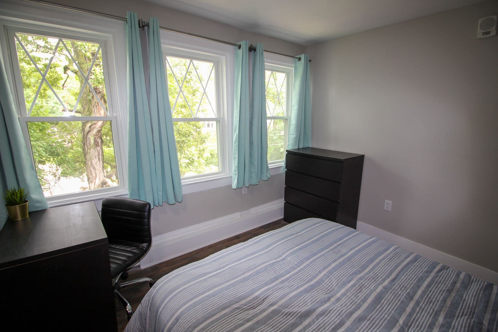 Ithaca Apartment: 522 Stewart Ave