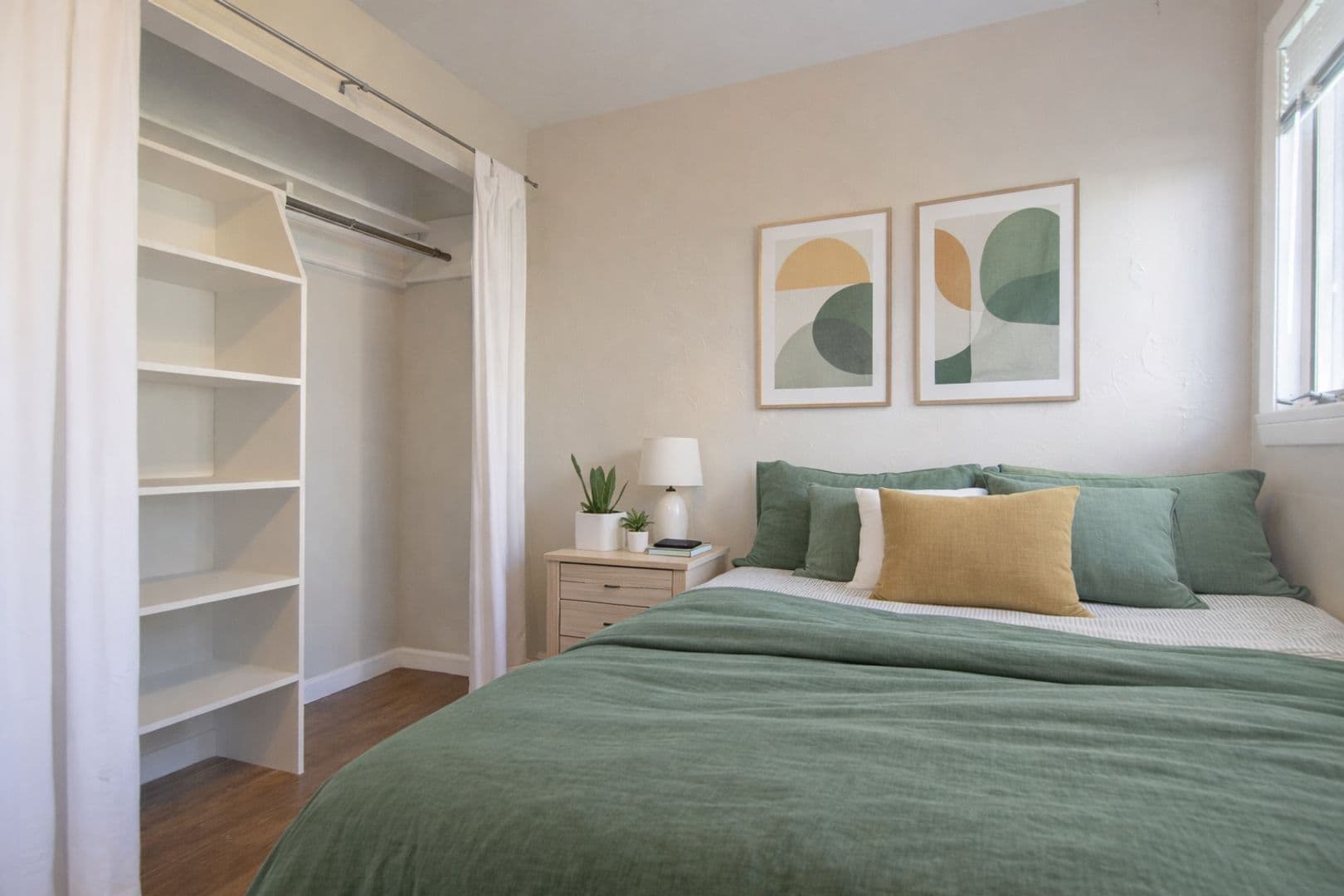 Ithaca Apartment: 605 S Aurora St