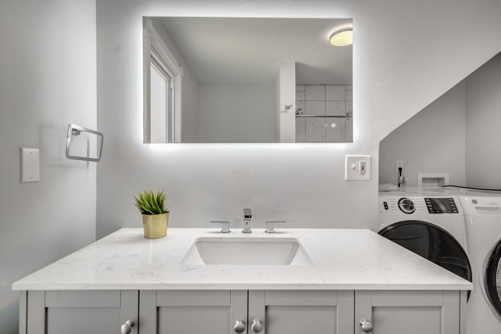 Ithaca Apartment: 601 E State St