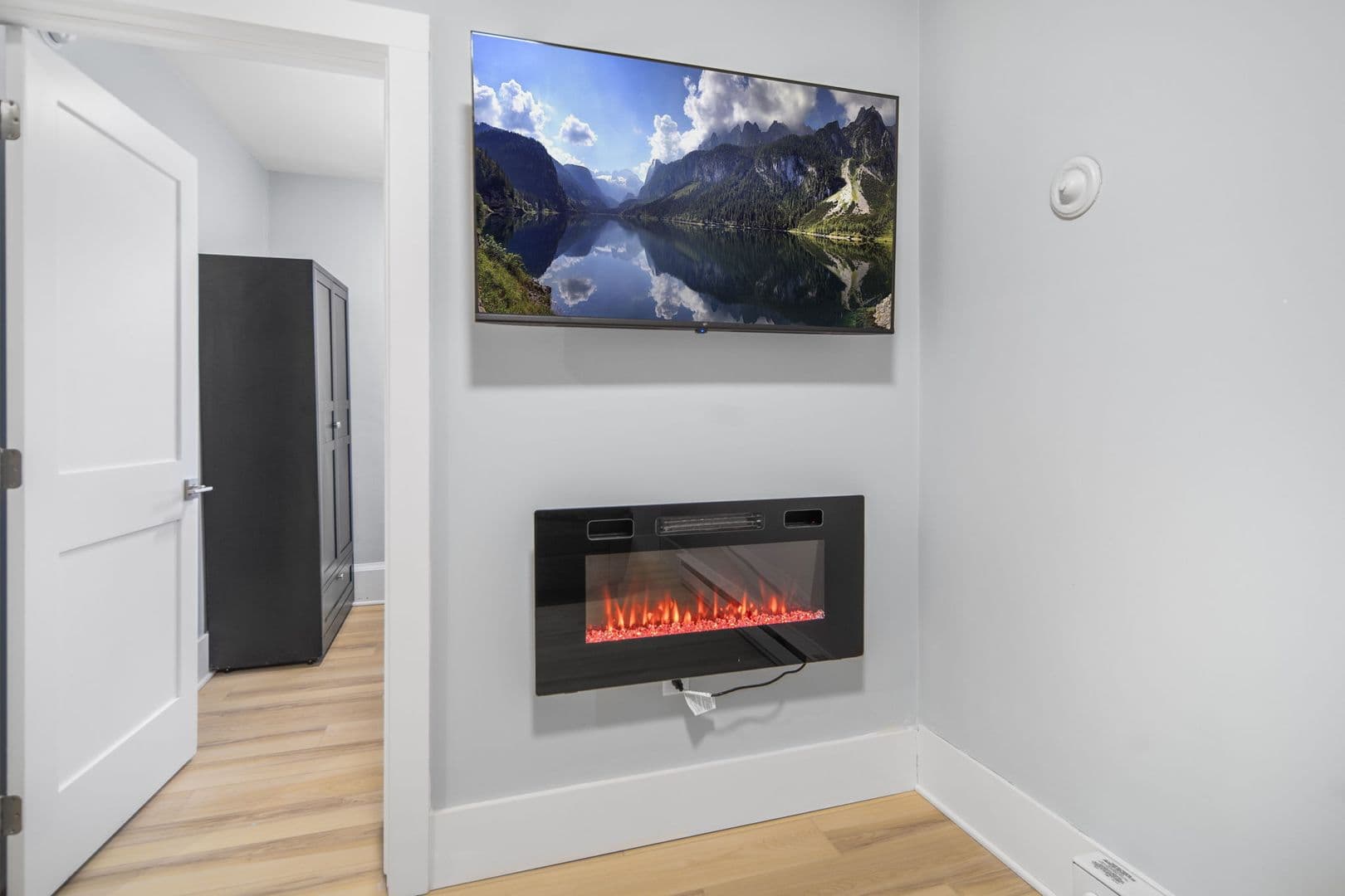 Ithaca Apartment: 104 Harvard Pl