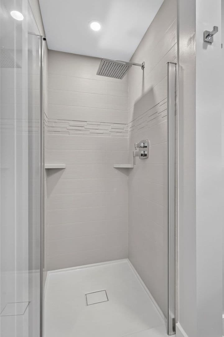 Ithaca Apartment: 201 Oak Avenue