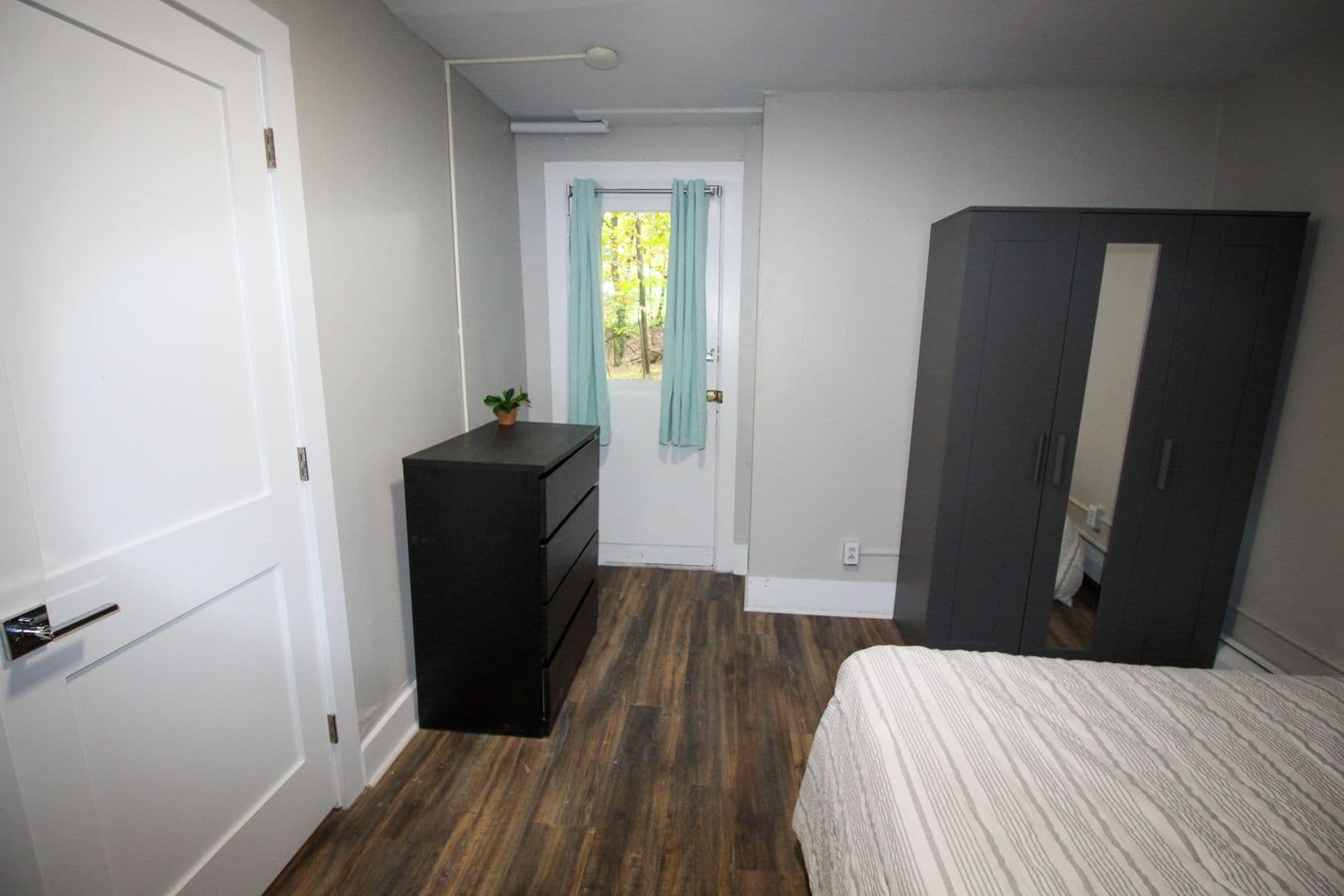 Ithaca Apartment: 522 Stewart Ave