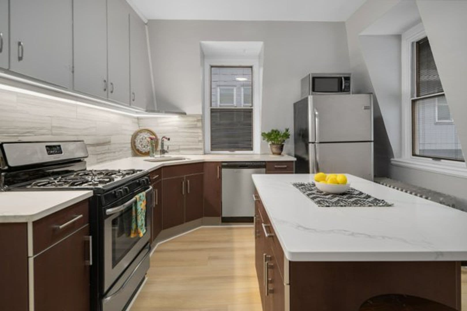 Ithaca Apartment: 702 E State St