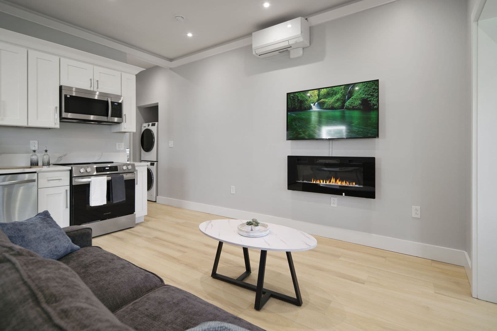 Ithaca Apartment: 601 E State St