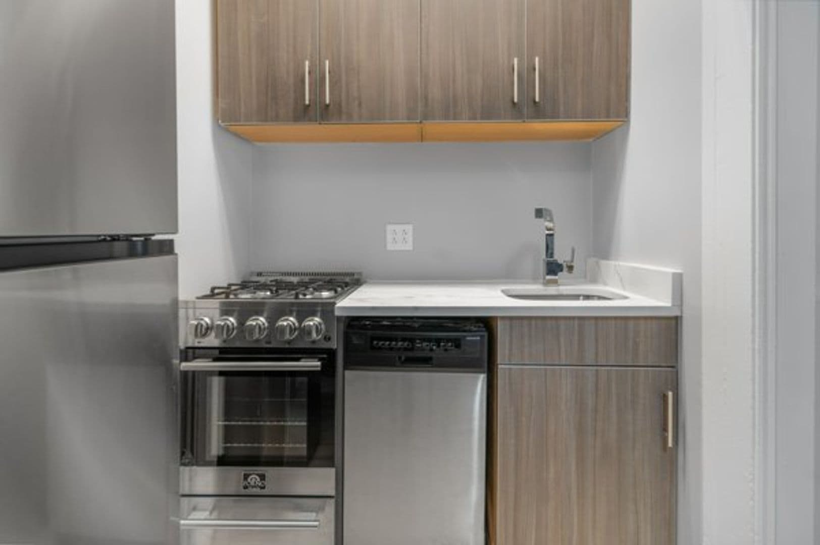 Ithaca Apartment: 504 Stewart Ave