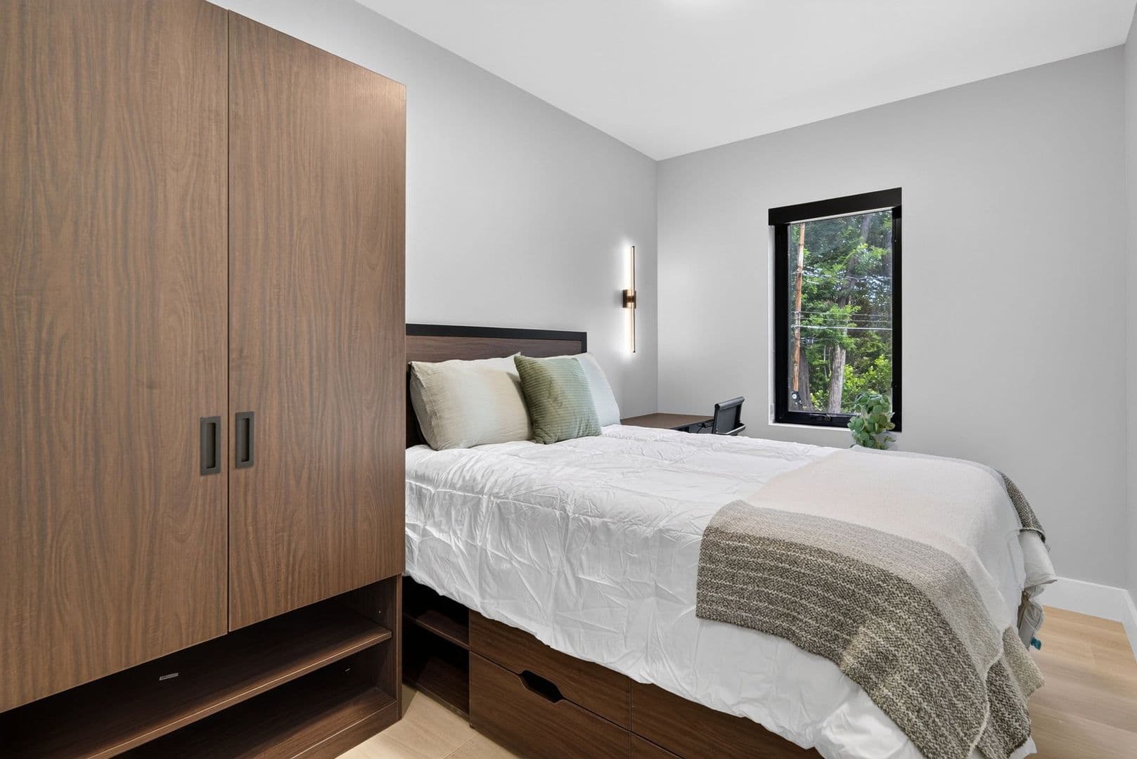 Ithaca Apartment: 201 Oak Avenue
