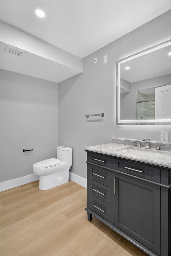 Ithaca Apartment: 201 Oak Avenue