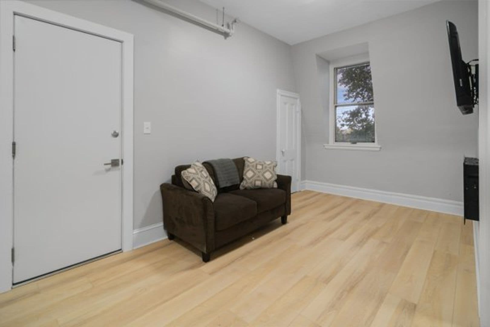 Ithaca Apartment: 702 E State St