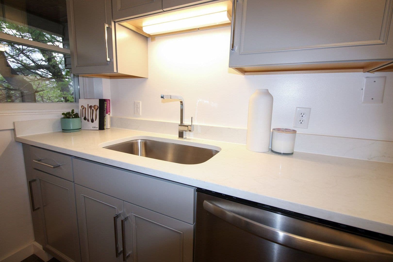Ithaca Apartment: 522 Stewart Ave