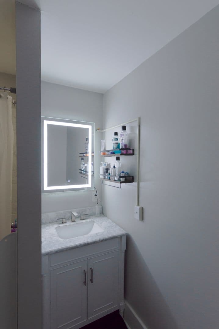 Ithaca Apartment: 609 E State St