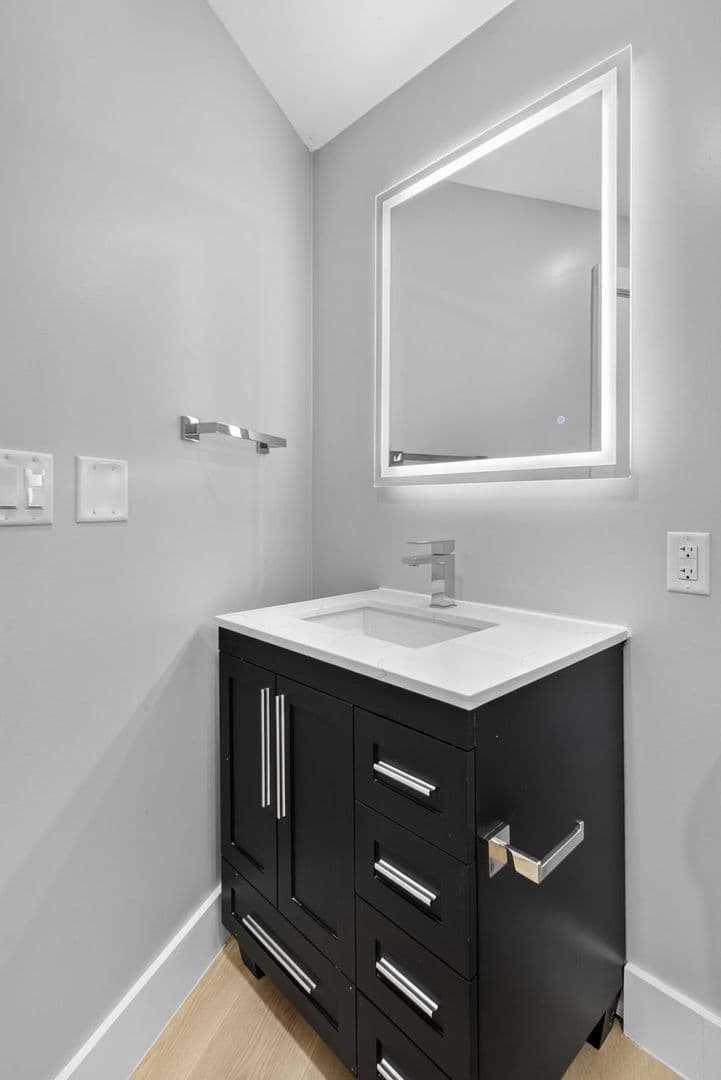 Ithaca Apartment: 201 Oak Avenue