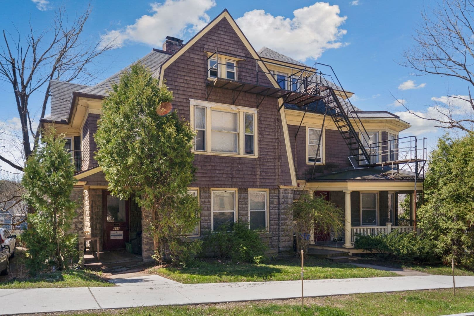 Ithaca Apartment: 609 E State St