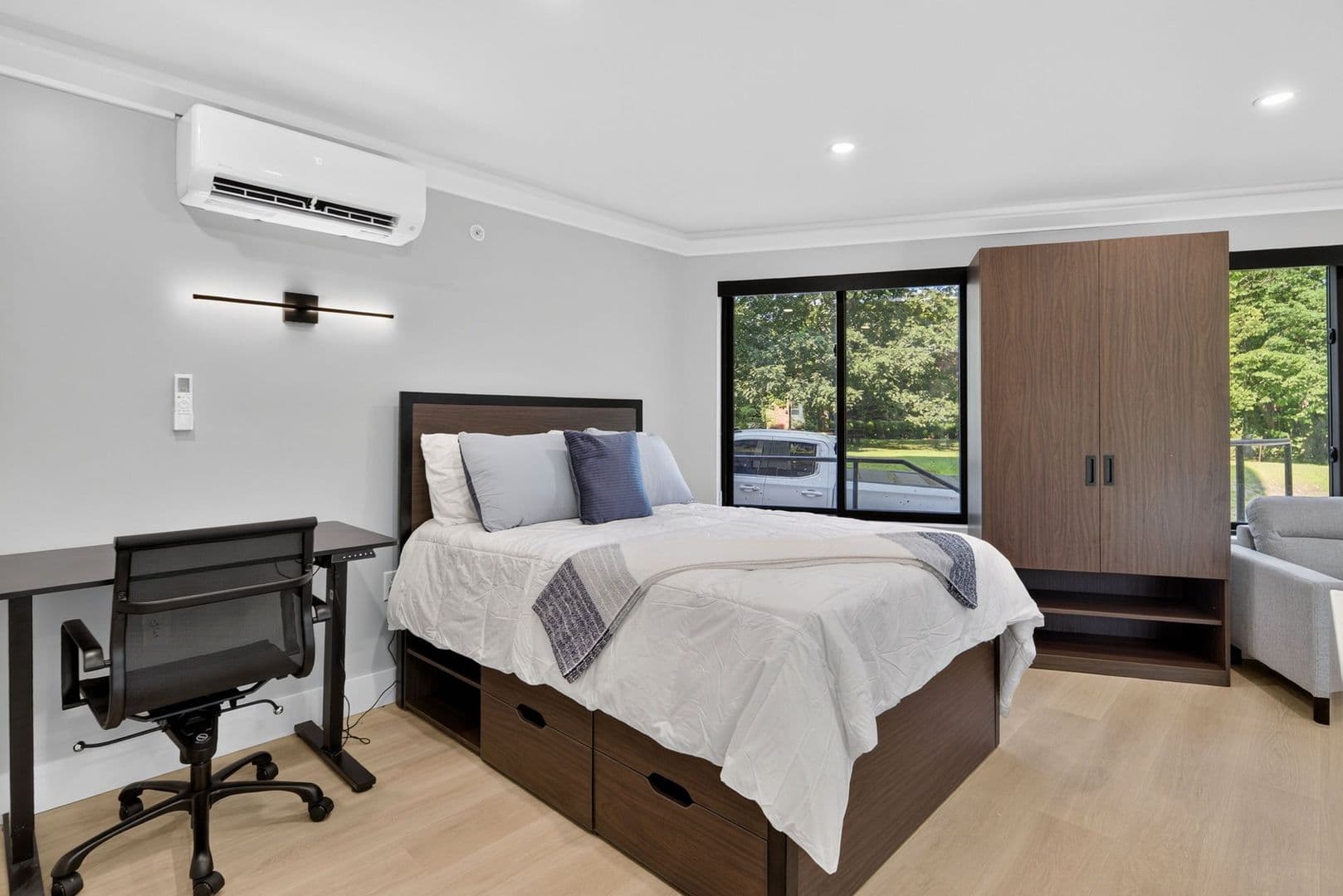 Ithaca Apartment: 201 Oak Avenue