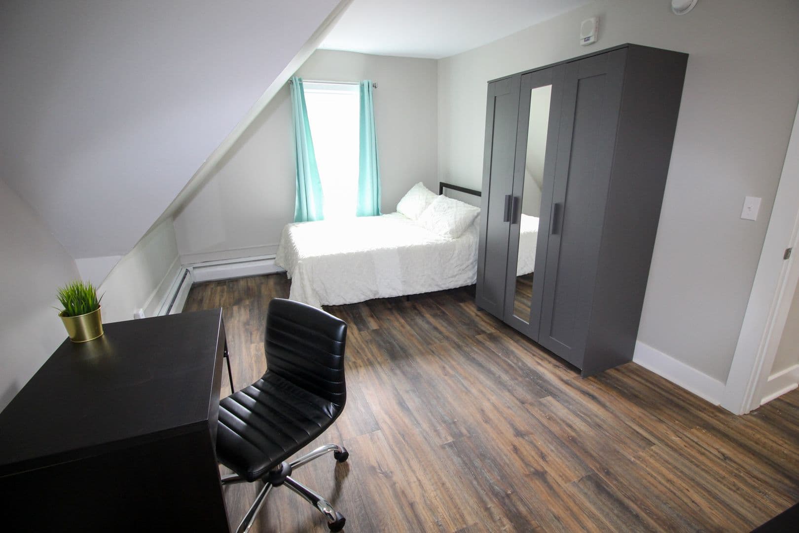 Ithaca Apartment: 522 Stewart Ave