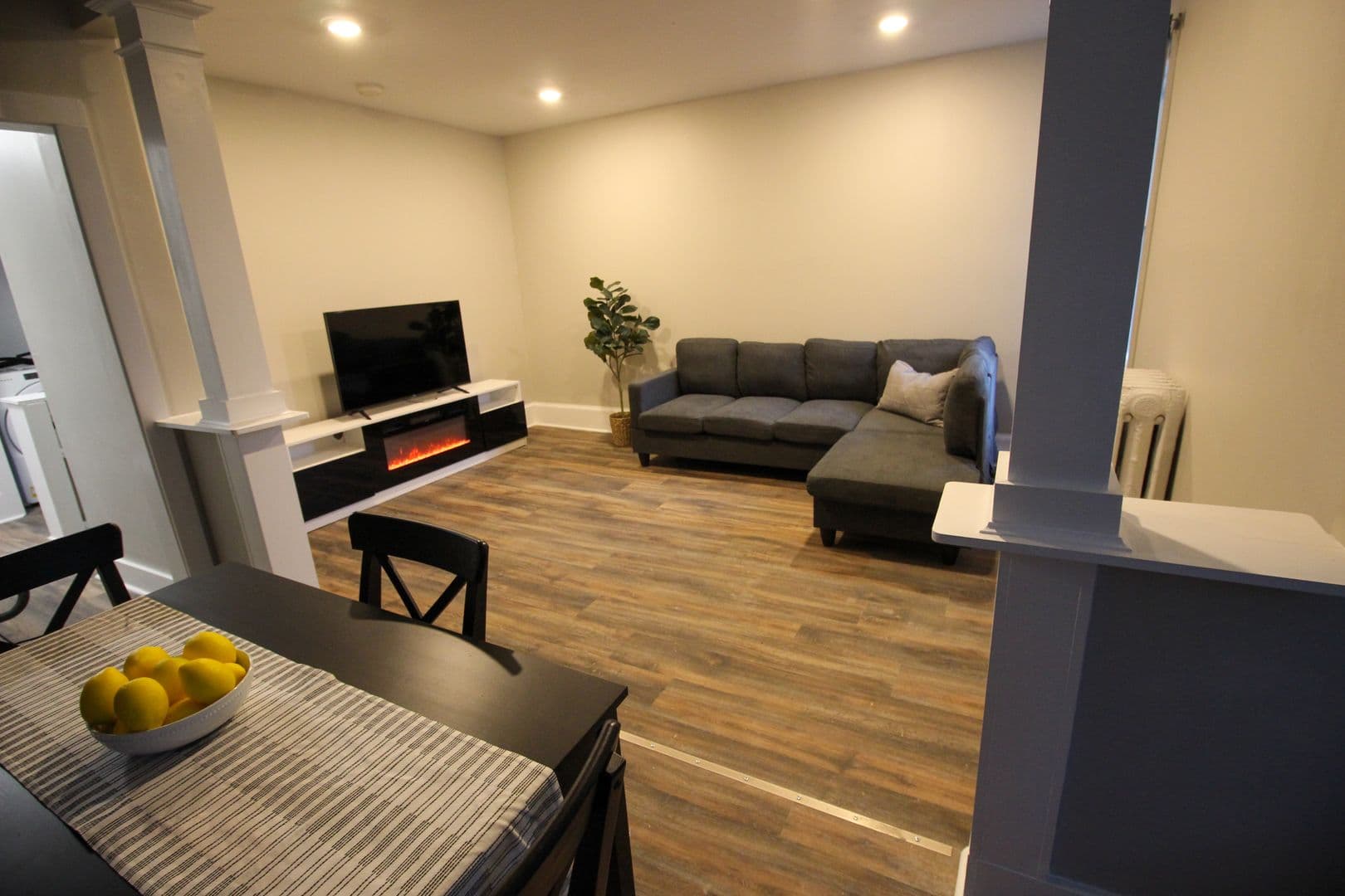 Ithaca Apartment: 613 E State St