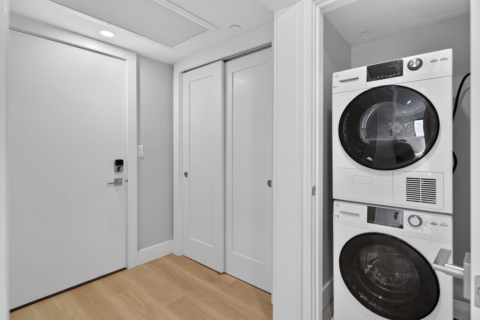 Ithaca Apartment: 201 Oak Avenue