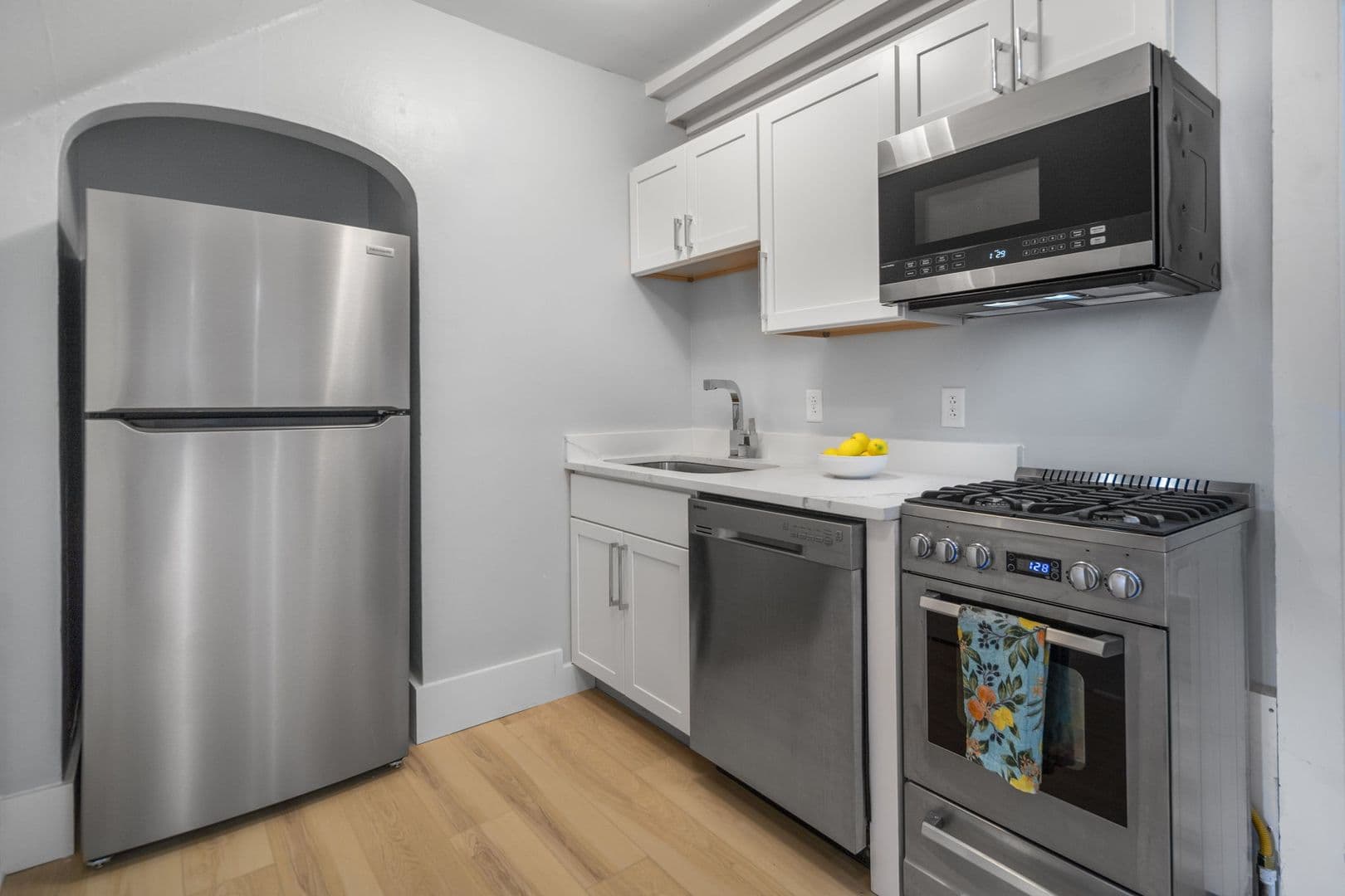 Ithaca Apartment: 104 Harvard Pl