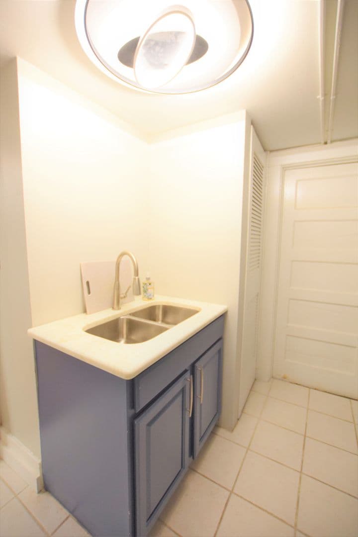 Ithaca Apartment: 609 E State St