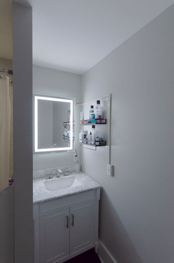 Ithaca Apartment: 609 E State St