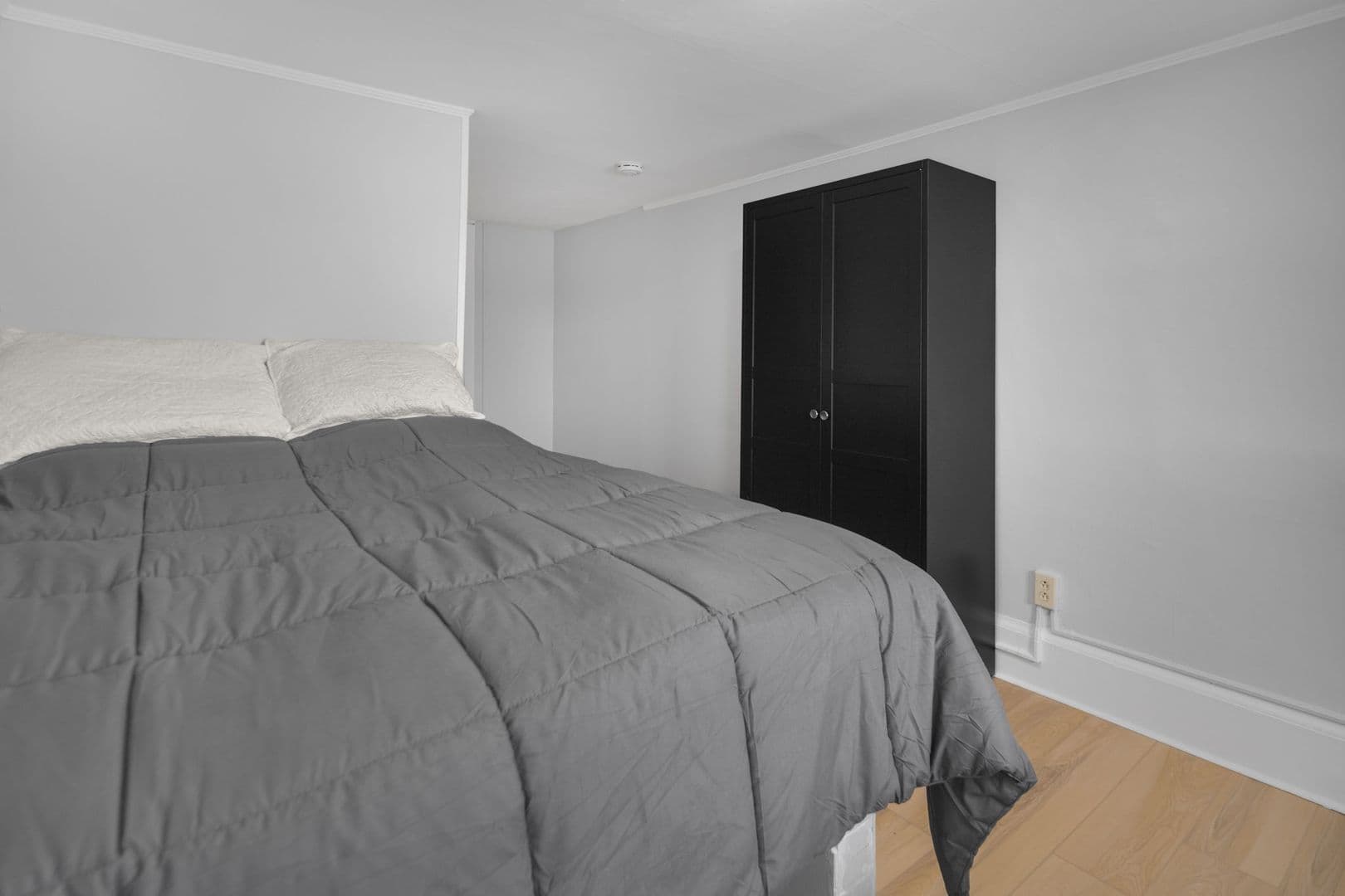 Ithaca Apartment: 104 Harvard Pl