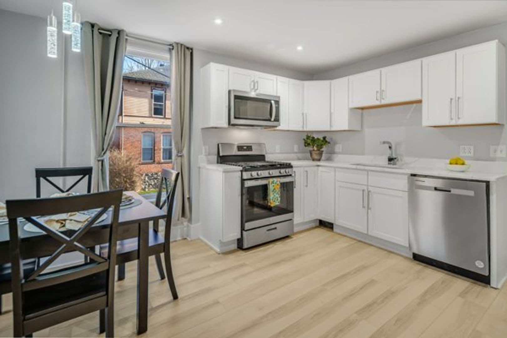 Ithaca Apartment: 702 E State St
