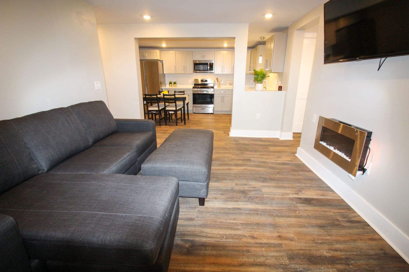 Ithaca Apartment: 522 Stewart Ave