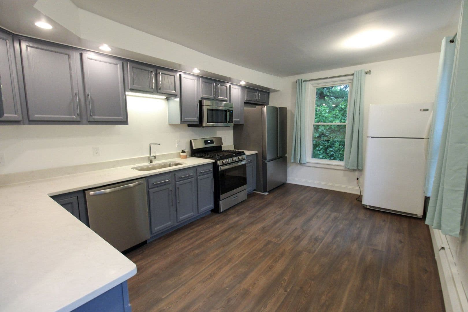 Ithaca Apartment: 522 Stewart Ave