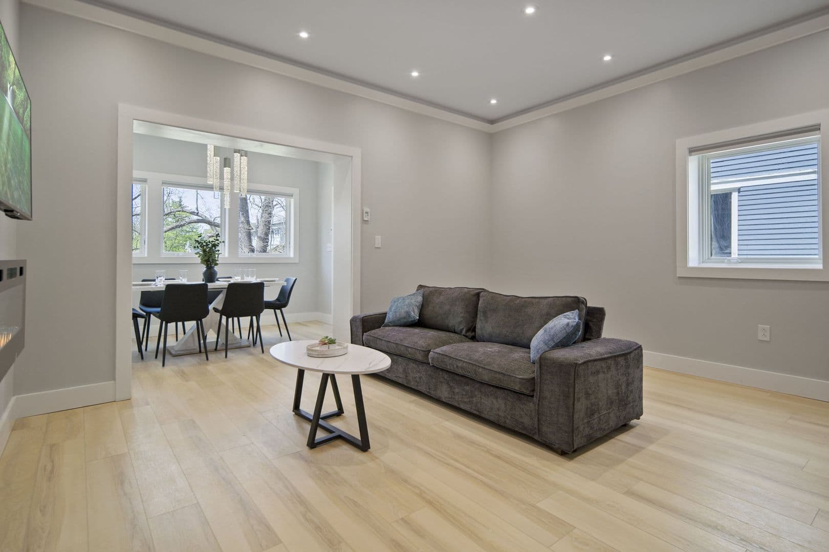 Ithaca Apartment: 601 E State St