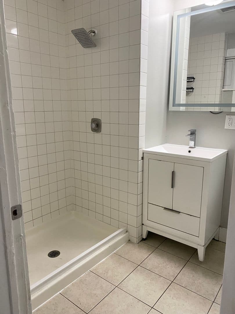 Ithaca Apartment: 609 E State St