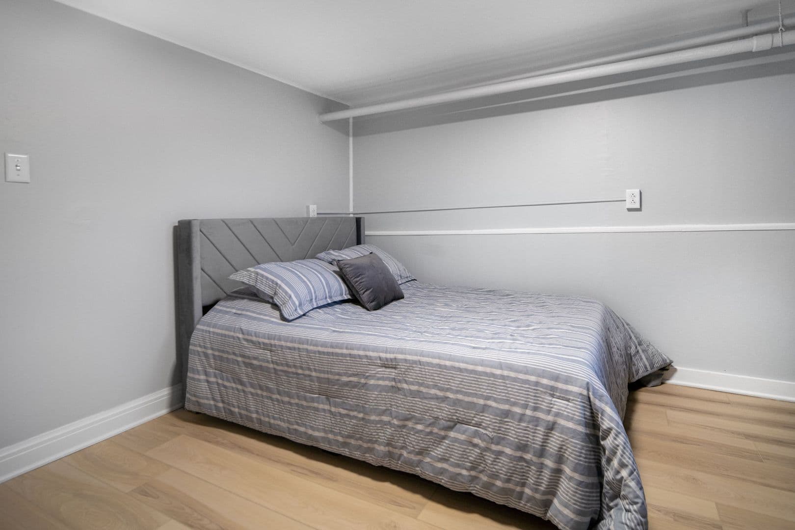 Ithaca Apartment: 104 Harvard Pl