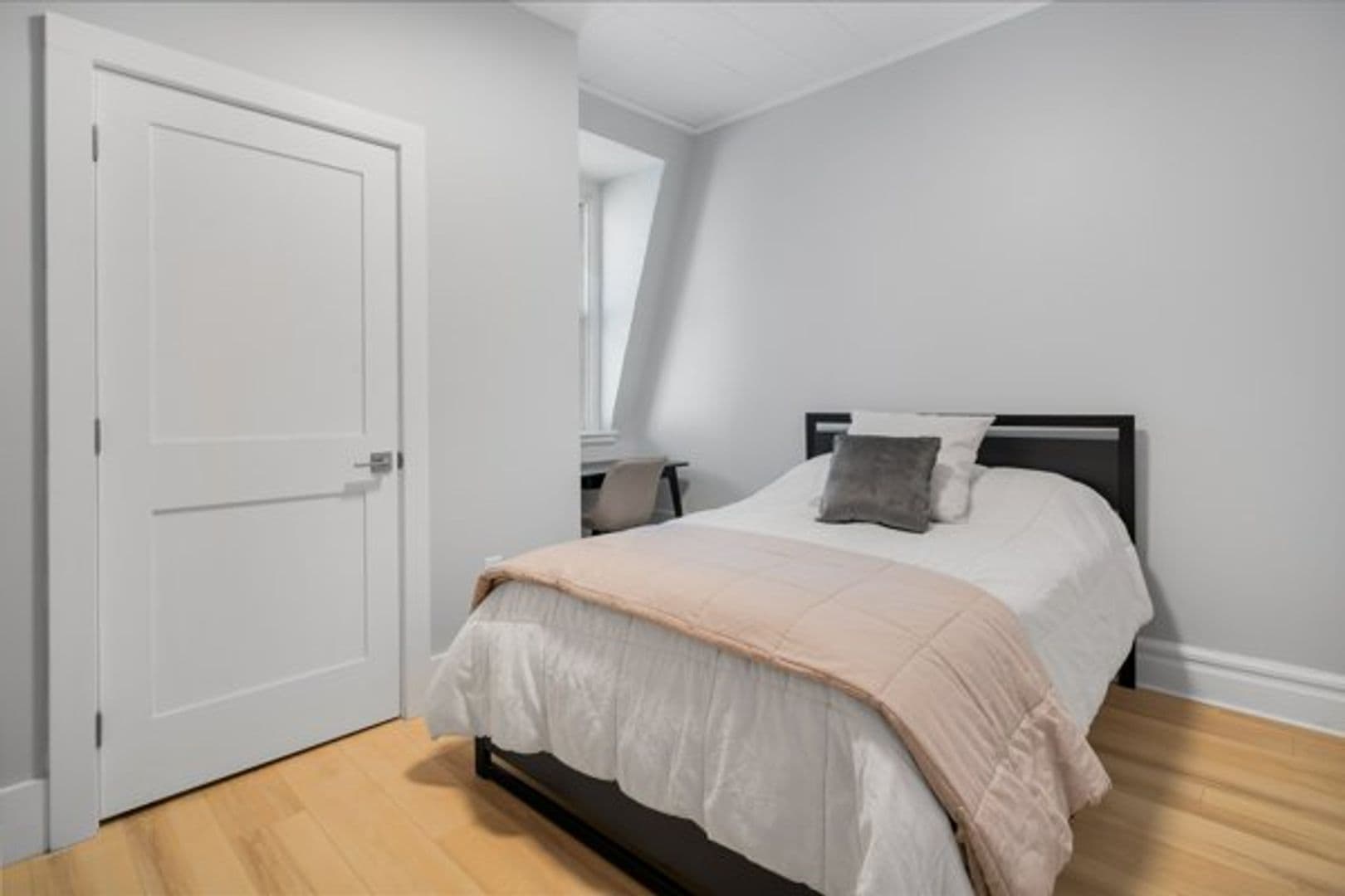 Ithaca Apartment: 702 E State St