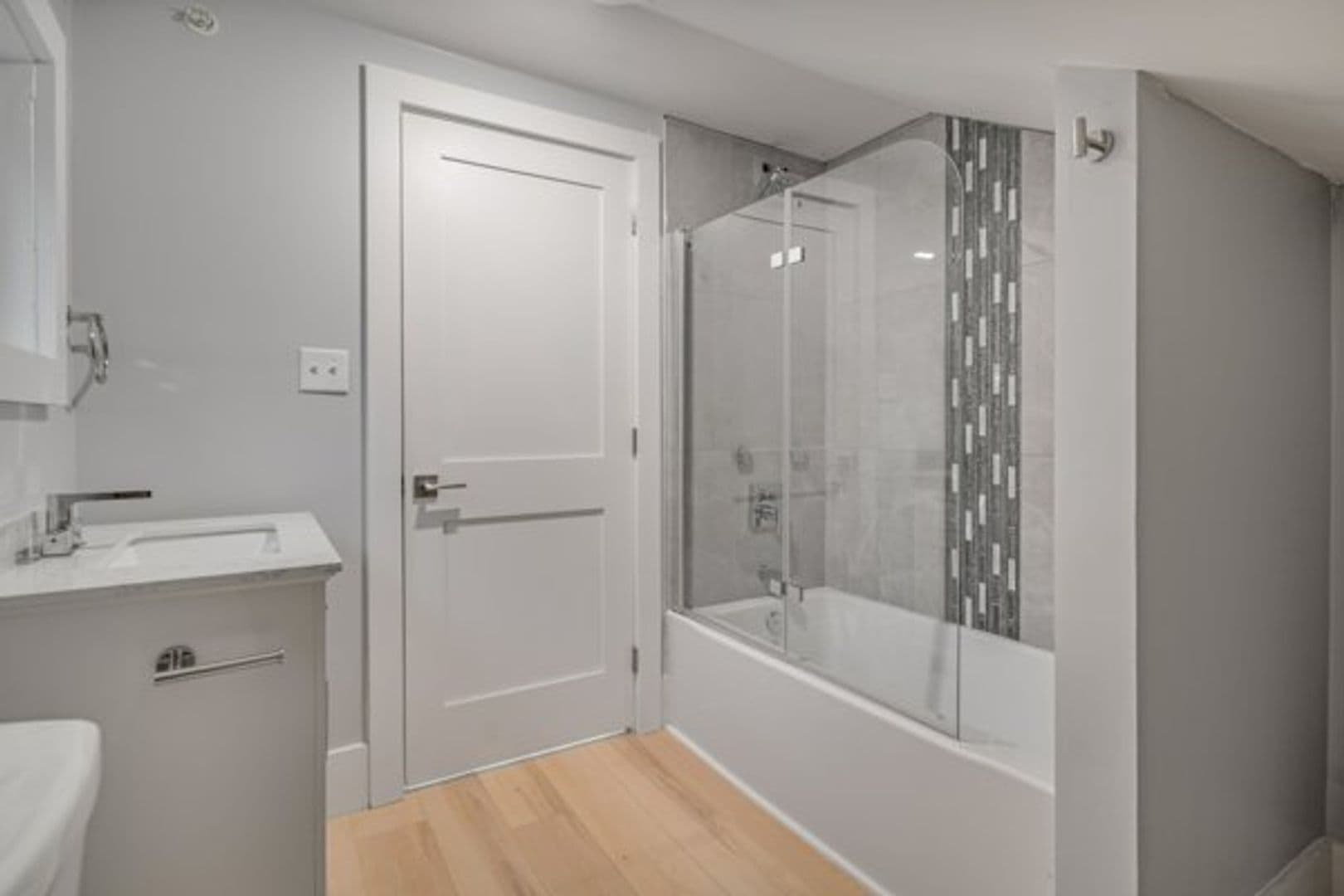 Ithaca Apartment: 504 Stewart Ave