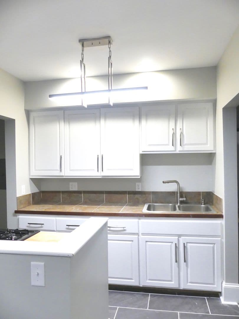 Ithaca Apartment: 609 E State St