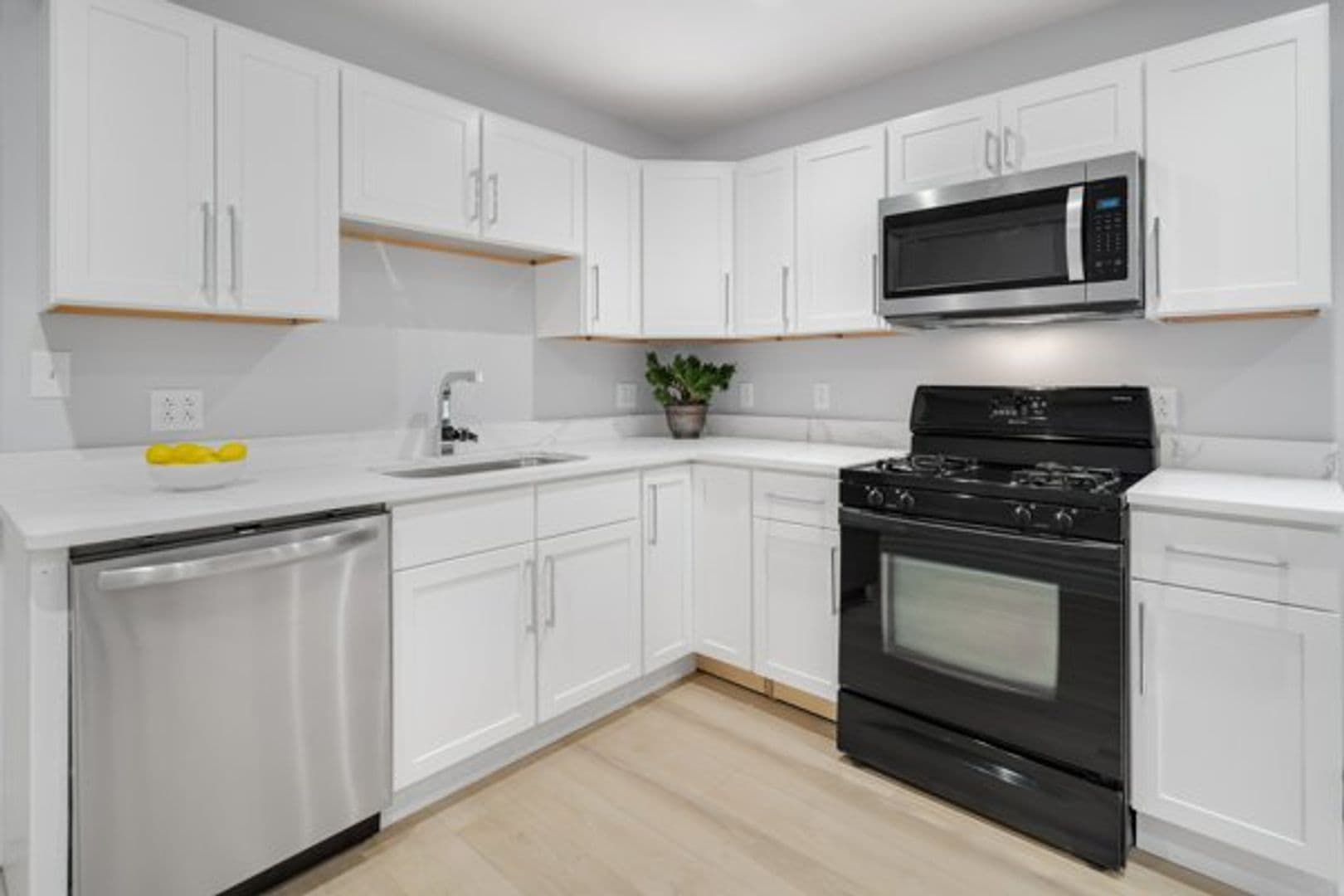 Ithaca Apartment: 702 E State St