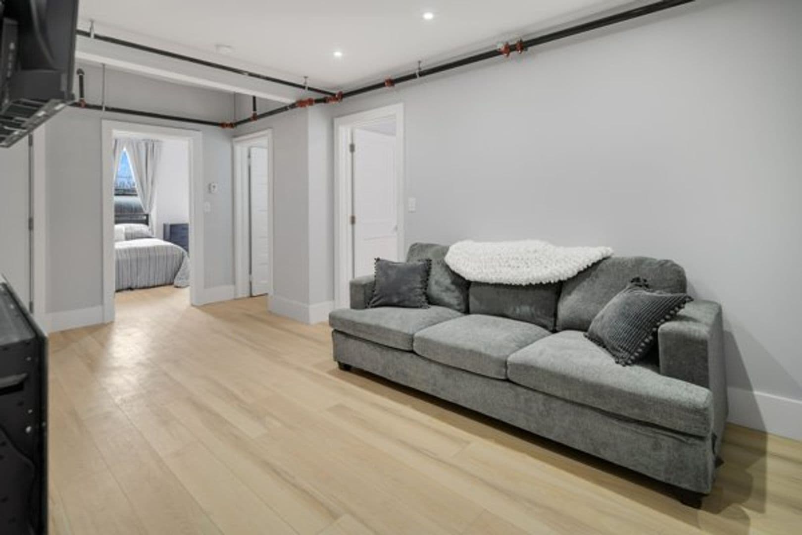 Ithaca Apartment: 702 E State St